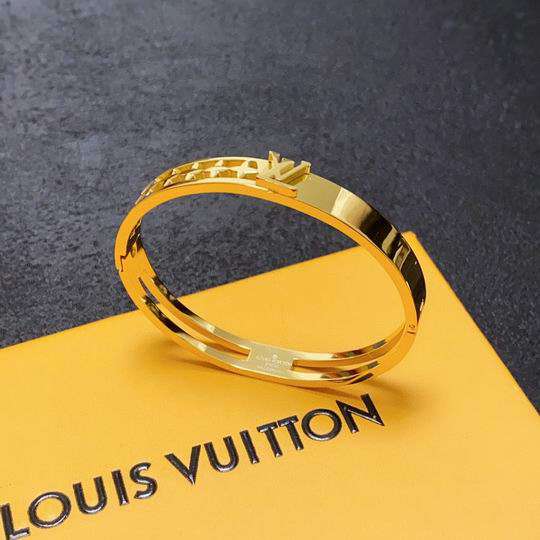 Picture of LV Bracelet _SKULVbracelet11ly5611343